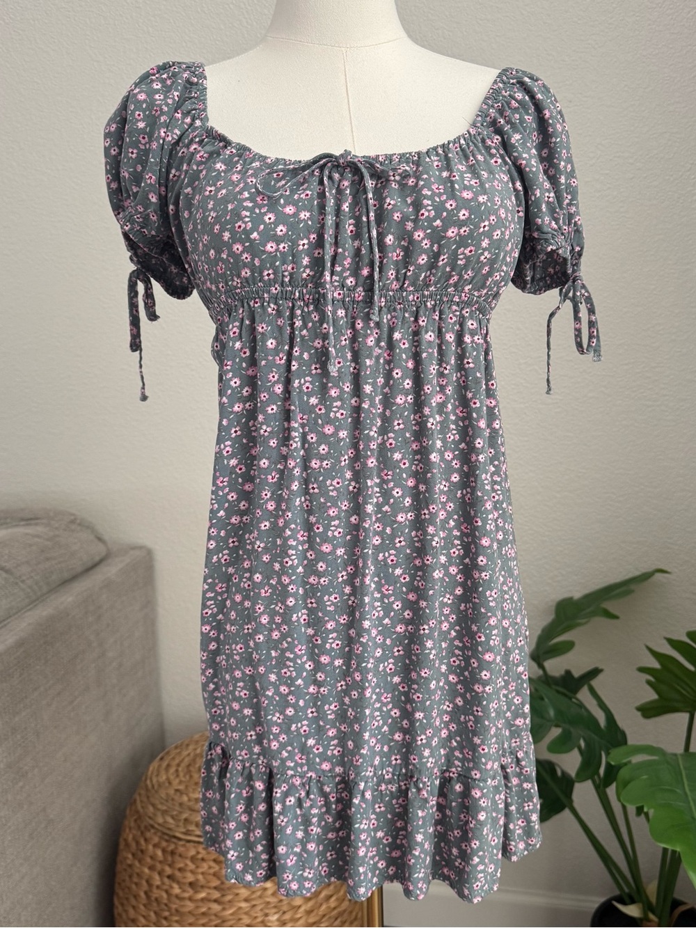 Liberty Love Medium Gray Pink Floral Cottagecore Mini Dress Puff ShortSleeve M